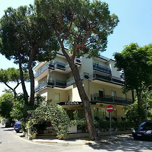 Frühstückspension Fiorina - Colazione Fino A Mezzogiorno - Il Piu Vicino Agli Impianti Sportivi, Riccione